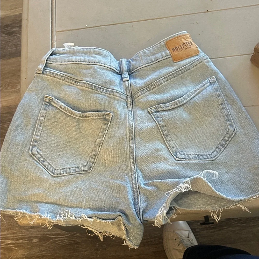 Hollister Light 5/4 w27 Blue Denim Shorts with White Lace Appliqué